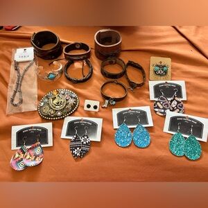 Women’s bracelet, earrings necklace lot